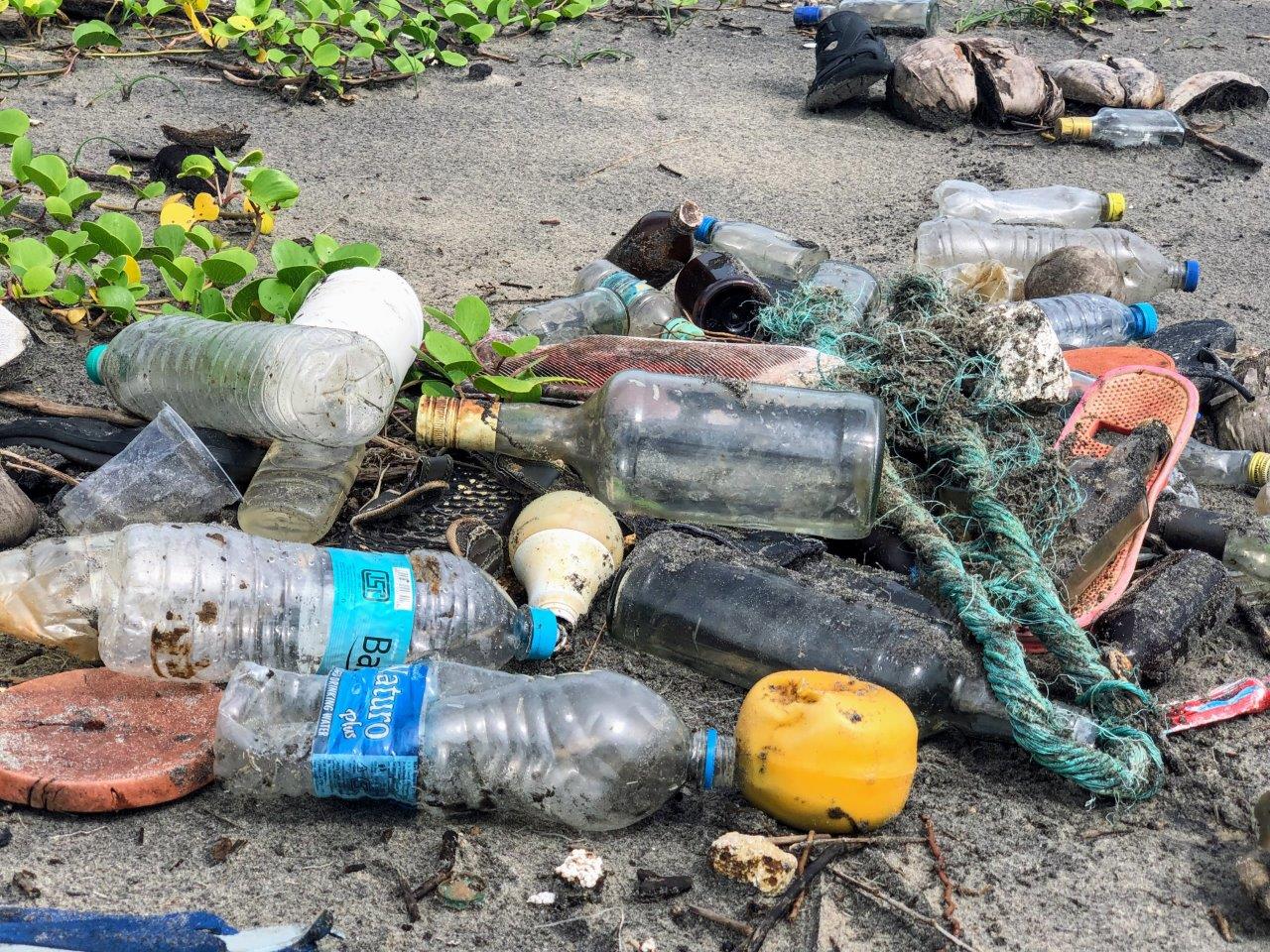 5 Tips to cut down on single-use plastic